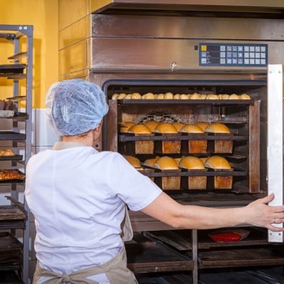 20230921150703_[fpdl.in]_panadero-hornea-pan_116124-787_large