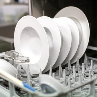 20230921151753_[fpdl.in]_vista-cercana-platos-limpios-lavavajillas_126745-769_large